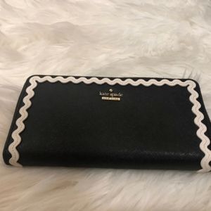 Kate Spade ziparound wallet
